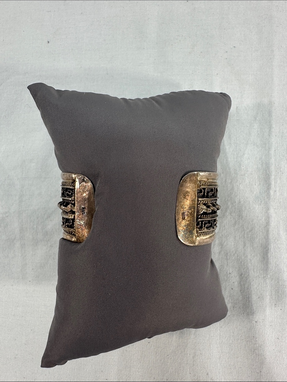 Cuff Bracelet Scroll Silver 925 or 565? Signed HIO 31.7 Grams Vtg? Sz 7 3/4" - Picture 5 of 10